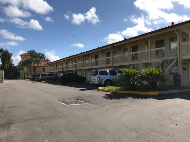 Days Inn By Wyndham Jacksonville Baymeadows Eksteriør billede